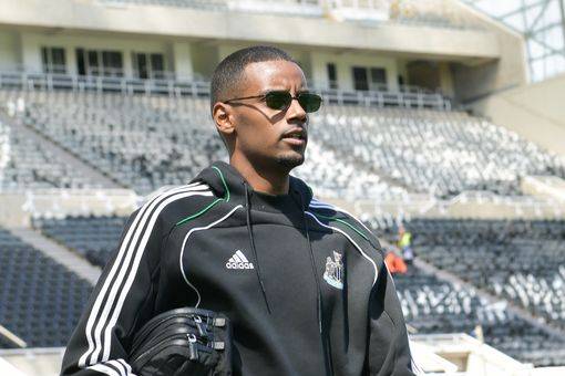 这树能上？！曝利物浦买维尔茨后不罢手 砸钱追伊萨克